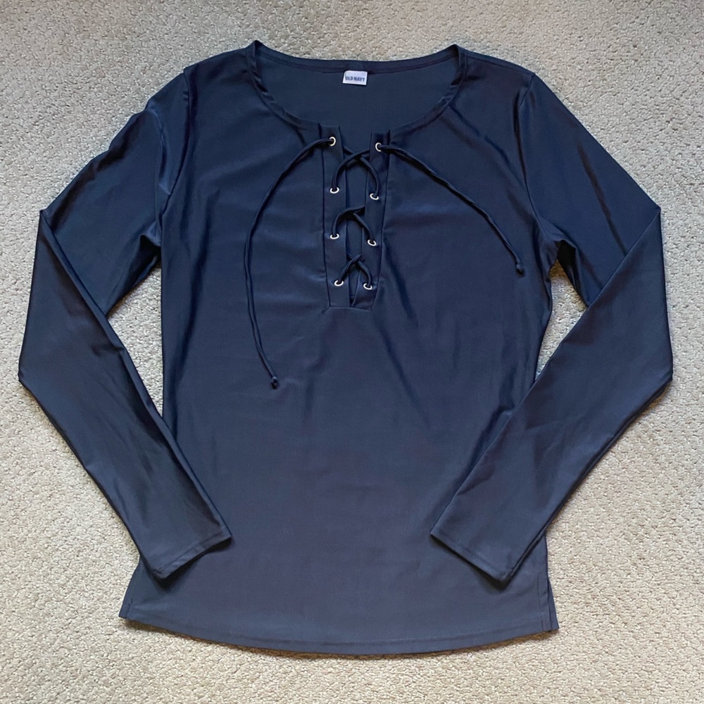 (NWOT) OLD NAVY long-sleeve, front lace-up stretch top. Size M.